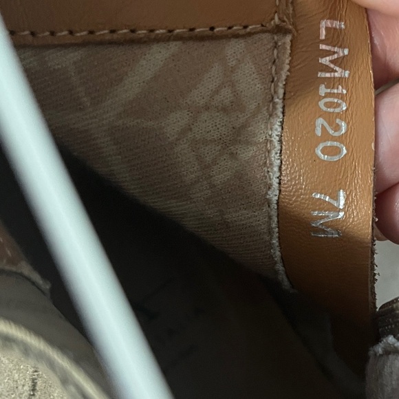 NWOB Aquatalia Carmie Weatherproof Suede Chelsea Booties Light Taupe Gray 7 Chic - Picture 12 of 15